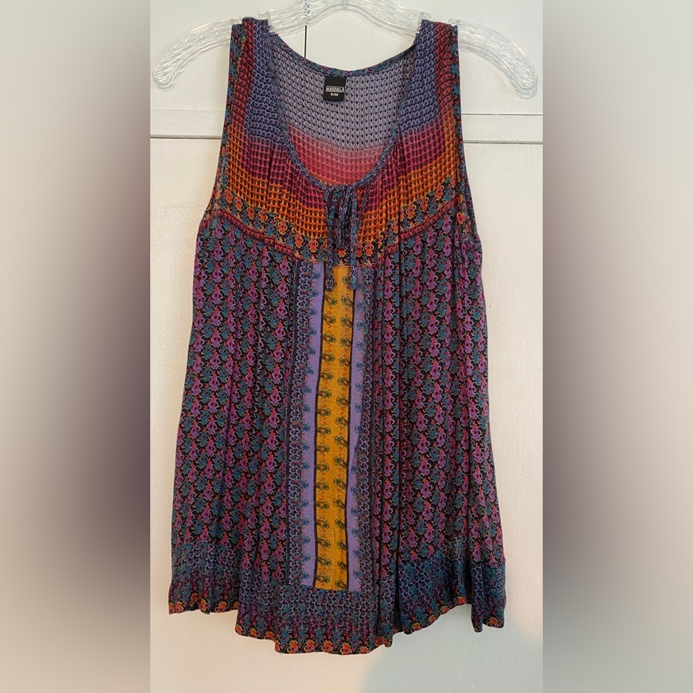 Sleeveless shirt